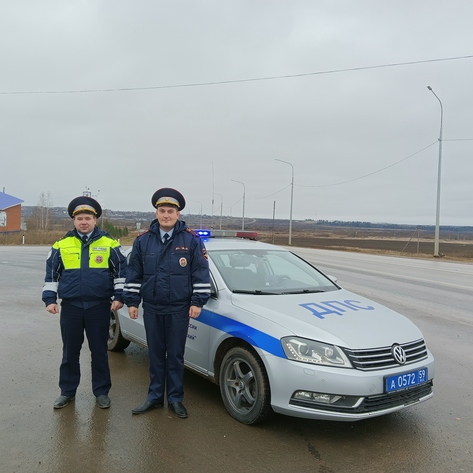 дорожная служба полиции. сотрудник гибдд на дороге. инспектор дпс гибдд. сотрудник гаи. гаи гибдд марий эл сотрудники.