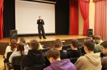 Полицейские Кудымкара рассказали студентам о правовых последствиях дропперства