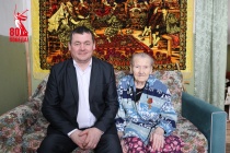 Глава Юсьвинского муниципального округа Николай Никулин от имени Президента РФ Владимира Путина вручил медаль труженику тыла