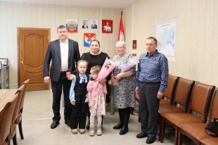 Семье погибшего на СВО жителя Юсьвинского муниципального округа передали медаль Суворова