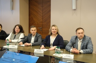 Дмитрий Махонин провел встречу с победителями регионального проекта «Лидер здравоохранения»