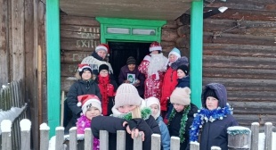 Волонтёрский отряд «Добрые сердца» организовал Новогоднее шествие свиты Деда Мороза