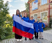 В преддверии Дня Государственного флага России в семейном центре Юсьвинского муниципального округа прошла семейная фотосессия