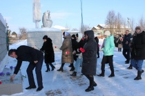 На площади Славы в с. Юсьва прошла церемония возложения цветов, посвященная Дню защитника Отечества