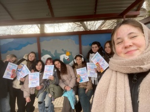 Активисты Движения Первых Юсьвинского муниципального округа разукрасили автобусные остановки