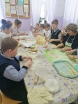 Мастер-класс по лепке пельменей провели в  ЦДО "Созвездие"