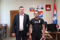 В администрации Юсьвинского муниципального округа вручили медаль "За отвагу" участнику СВО
